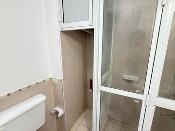 Departamento de 1 dormitorio en piso 1 por escalera en Pellegrini al 300, zona Abasto, SMT