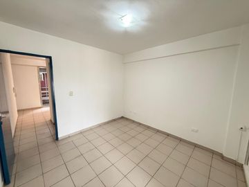 Departamento de 1 dormitorio en piso 1 por escalera en Pellegrini al 300, zona Abasto, SMT