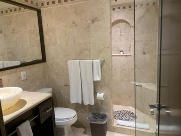 Penthouse de dos recámaras junto al mar en El Taj Playa del Carmen