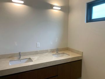 Casa a Estrenar en Venta en Residencial Via Cumbres, Cancún