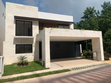 Casa a Estrenar en Venta en Residencial Via Cumbres, Cancún