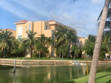 Experience luxury in our penthouse in Isla Dorada, Cancun.