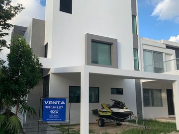 Casa de 3 Recámaras en Residencial Aqua Huayacán Cancun