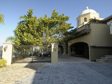 Casa de lujo junto al Mar Caribe en Las Quintas II-Puerto Cancún