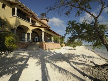 Casa de lujo junto al Mar Caribe en Las Quintas II-Puerto Cancún