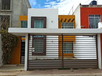 Casa moderna en venta en Rinconada de Pirules, Zacatecas: 4 recámaras, cocina in