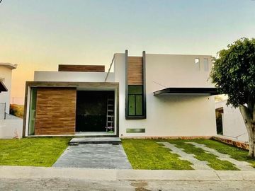 Casa en Venta en Lomas de Cocoyoc, Atlatlaucan, Morelos a estrenar