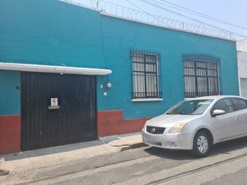 SE VENDE CASA PARA INVERSIÓN A UNA CUADRA DE LA BASÍLICA DE GUADALUPE