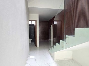 Amplia casa en VENTA en VALLE IMPERIAL