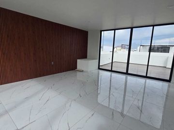 Amplia casa en VENTA en VALLE IMPERIAL