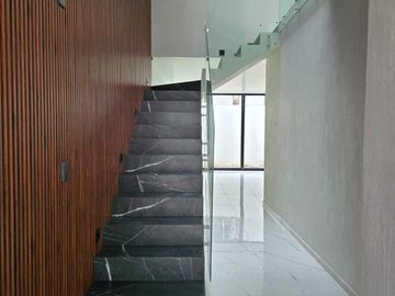 Amplia casa en VENTA en VALLE IMPERIAL