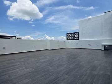 Amplia casa en VENTA en VALLE IMPERIAL