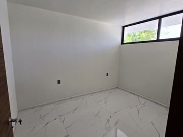 Amplia casa en VENTA en VALLE IMPERIAL