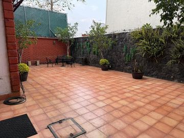 CASA EN VENTA EN JARDINES DE LA MONTAÑA