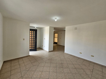 Casa en Venta En Puerta de Hierro!!!