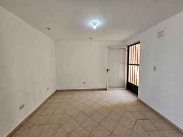 Casa en Venta En Puerta de Hierro!!!