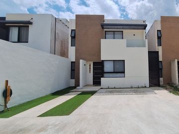 Casa en venta amueblada Mérida Yucatán, Privada Solana