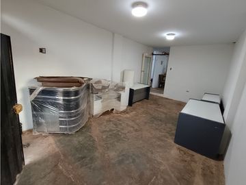 VILLA MARÍA DEL TRIUNFO - VENTA CASA CON COCHERA - ÁREA 128 m2