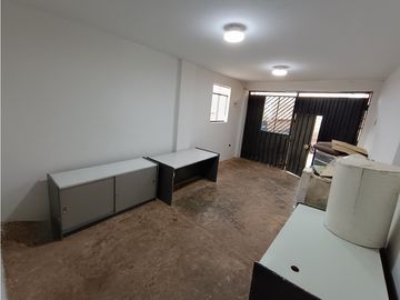 VILLA MARÍA DEL TRIUNFO - VENTA CASA CON COCHERA - ÁREA 128 m2