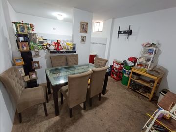 VILLA MARÍA DEL TRIUNFO - VENTA CASA CON COCHERA - ÁREA 128 m2