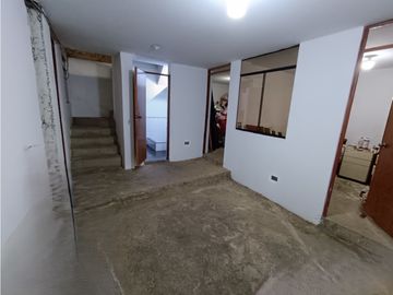 VILLA MARÍA DEL TRIUNFO - VENTA CASA CON COCHERA - ÁREA 128 m2