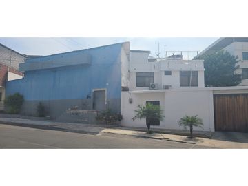 En Venta Casa y terreno sector  Flavio Reyes