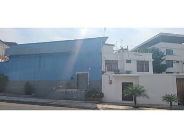 En Venta Casa y terreno sector  Flavio Reyes