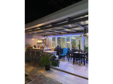 COSTA VERDE / ROLLING HILLS / 300m2 / 3 HABITA / CON DEPOSITO Y JARDN