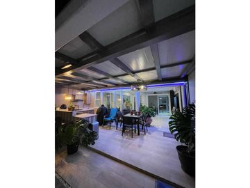COSTA VERDE / ROLLING HILLS / 300m2 / 3 HABITA / CON DEPOSITO Y JARDN