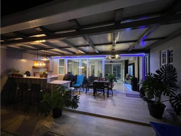 COSTA VERDE / ROLLING HILLS / 300m2 / 3 HABITA / CON DEPOSITO Y JARDN