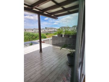 COSTA VERDE / ROLLING HILLS / 300m2 / 3 HABITA / CON DEPOSITO Y JARDN