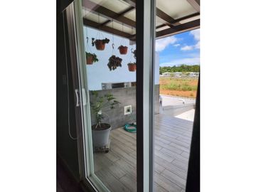 COSTA VERDE / ROLLING HILLS / 300m2 / 3 HABITA / CON DEPOSITO Y JARDN