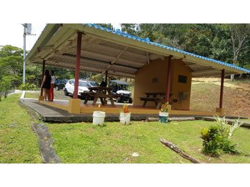 CERRO AZUL / FINCA CON 2 CABAÑAS TURISTICAS /  1,172 M2