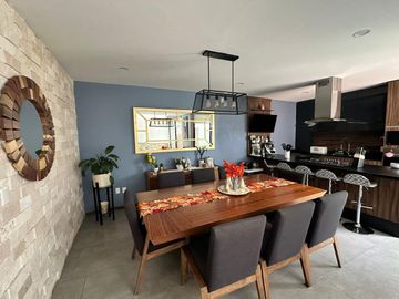 VENTA Casa amplia en  Zibata, Qro.
