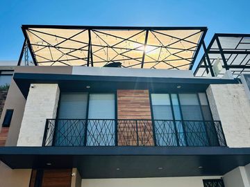VENTA Casa amplia en  Zibata, Qro.