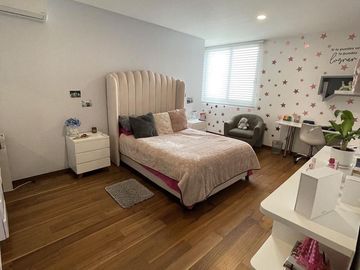 VENTA Casa amplia en  Zibata, Qro.