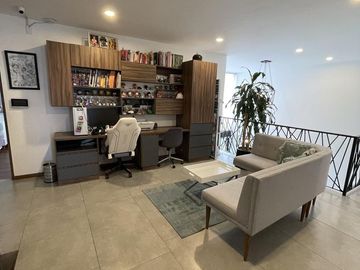 VENTA Casa amplia en  Zibata, Qro.