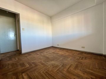 VENTA Depto 2 Amb c/ balcón y galería. VISTA!