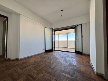 VENTA Depto 2 Amb c/ balcón y galería. VISTA!