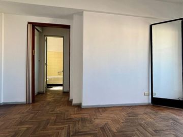VENTA Depto 2 Amb c/ balcón y galería. VISTA!