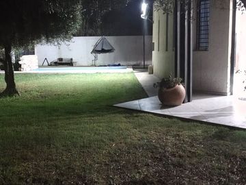 AMPLIA CASA SEMI PRIVADO CALLE SANCHEZ GLLEN