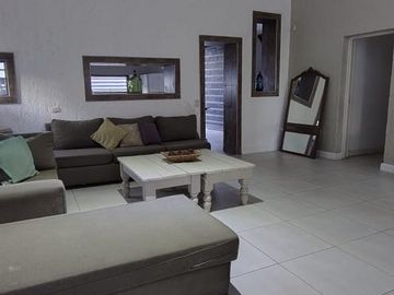 AMPLIA CASA SEMI PRIVADO CALLE SANCHEZ GLLEN