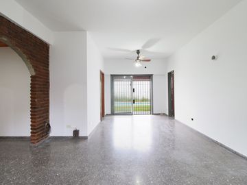 Venta Casa 4 amb con pileta en Castelar