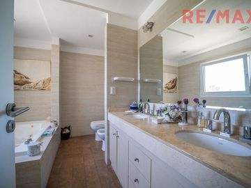 Venta Casa al Agua 6 Ambientes Los Sauces Nordelta