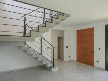 La mejor casa a la venta El Cantón Norte al agua