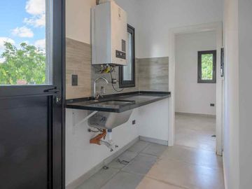 La mejor casa a la venta El Cantón Norte al agua