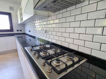 La mejor casa a la venta El Cantón Norte al agua