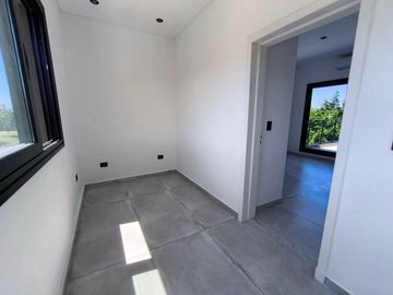 La mejor casa a la venta El Cantón Norte al agua