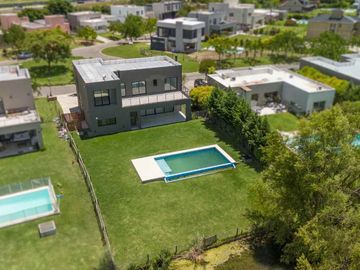 La mejor casa a la venta El Cantón Norte al agua