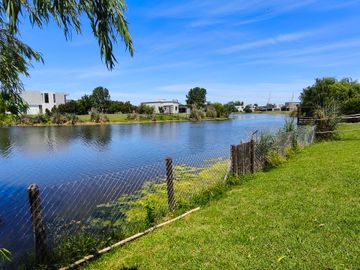 La mejor casa a la venta El Cantón Norte al agua